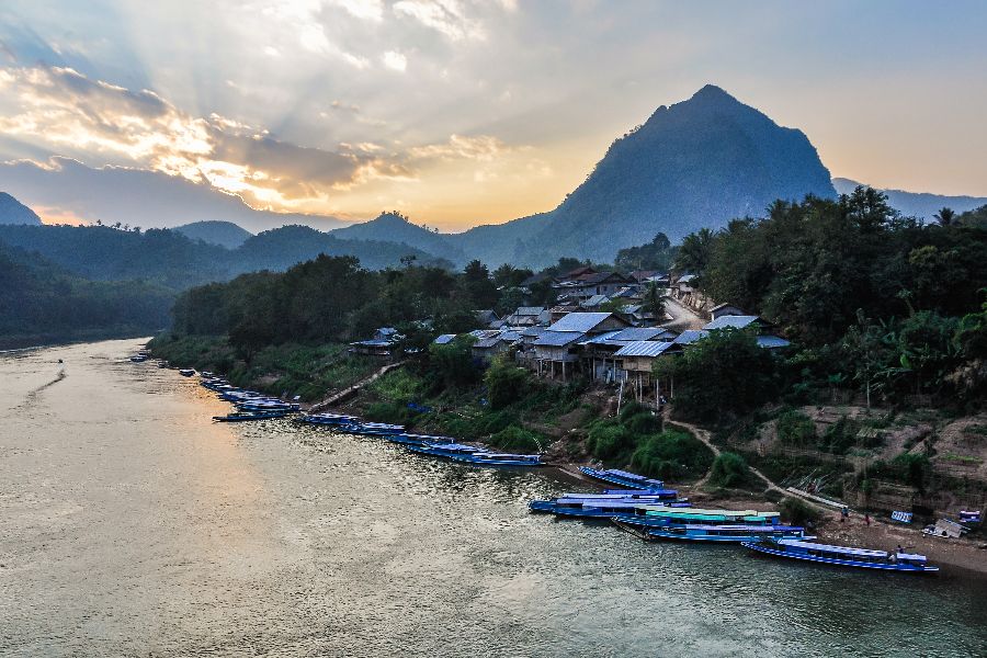laos nong khiaw nam ou rivier zonsondergang