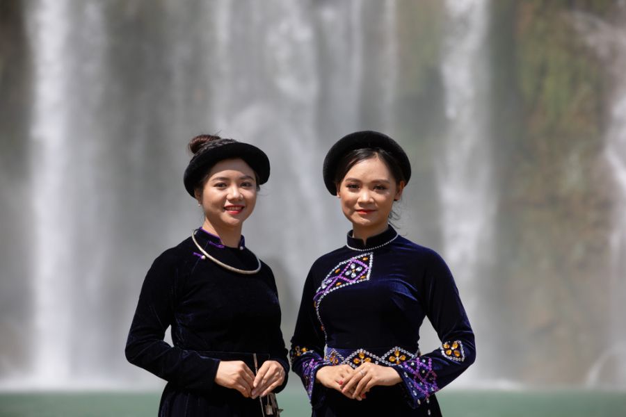 vietnam tay vrouwen bij de ban gioc waterval