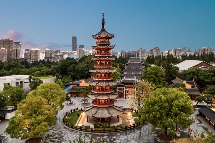 china shanghai longhua pagode en tempel