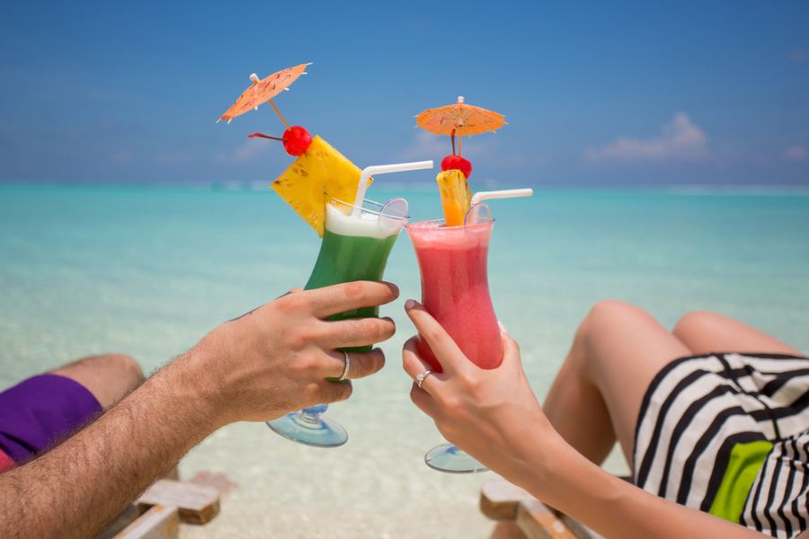 indonesie bali drankjes stel Cocktails aan het strand