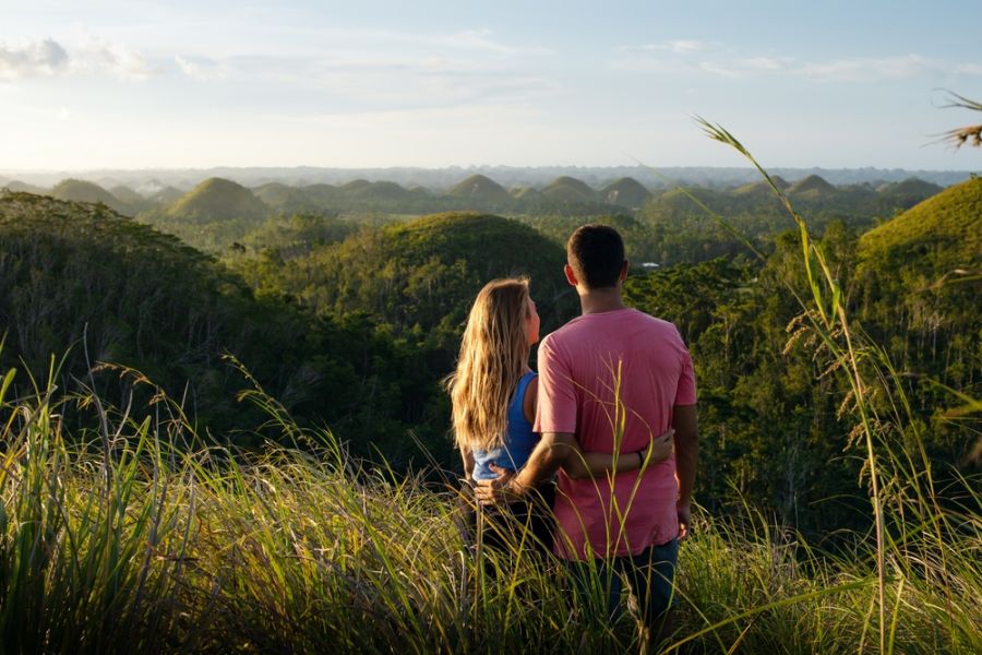 filipijnen bohol chocolate hills stelletje